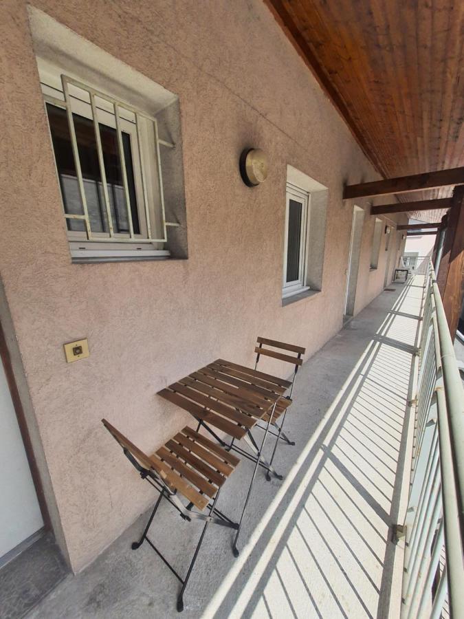 Studio Au Calme Espace Exterieur Parking Gratuit Dans La Rue Grenoble Ngoại thất bức ảnh